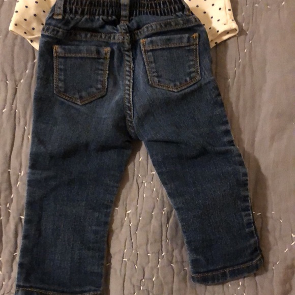 Baby gap sweatshirt and old navy jeans, 12-18 months - Picture 4 of 4